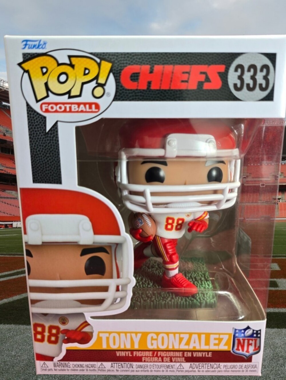 Funko Pop! Football: Tony Gonzalez # 333 (Nib) With Pop Protector